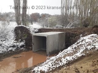 Kıranşeyh Köyü ile Gazelyakup Köyü arasındaki köy yolunun asfalt kaplamasının bozuk ve yolun dar olması nedeni ile Kütahya İl Özel idaresi ekipleri köy yollarında yol genişletme çalışmalarını başlattı.